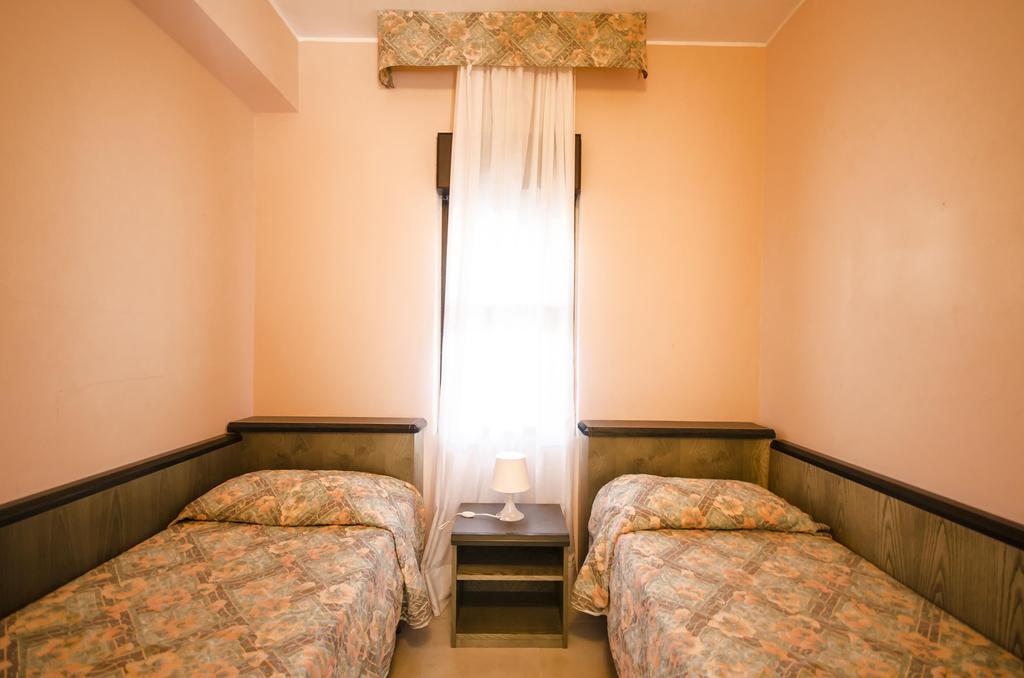 Torre Del Sole Otel Tarquinia Oda fotoğraf