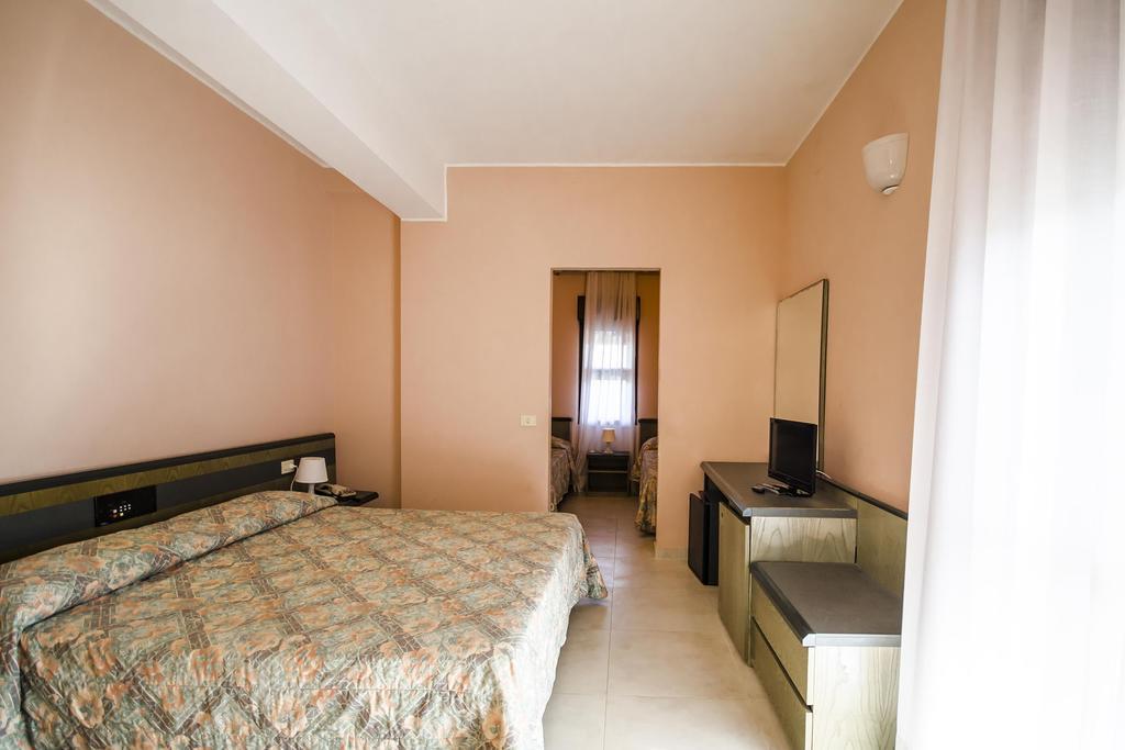 Torre Del Sole Otel Tarquinia Oda fotoğraf